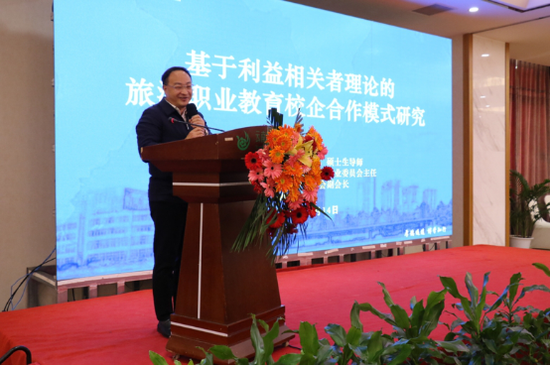 （江南(中国)教授、副院长符继红作主旨演讲）